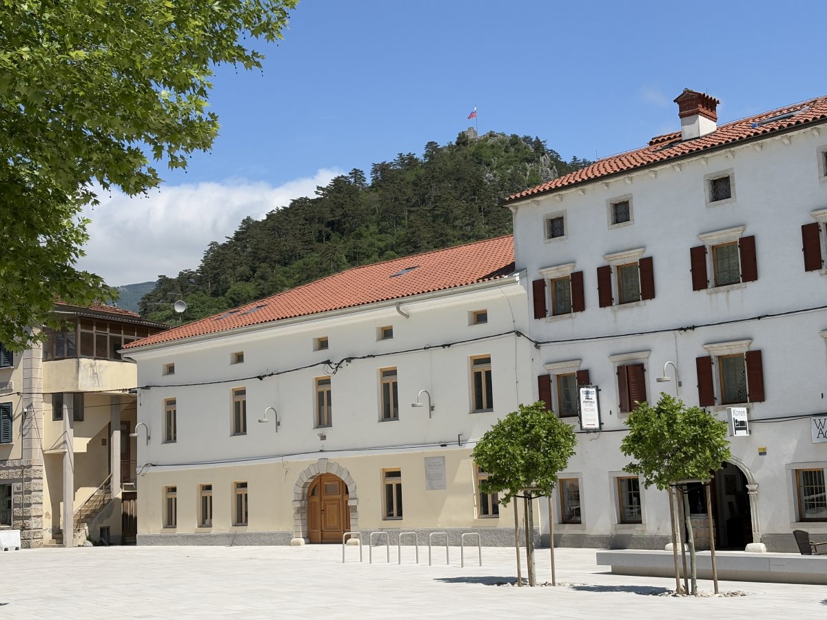 Just 20 mins around the corner from the Lodge it all gets very Italian looking in the Vipava Wine Valley.. Just 20 mins around the corner from the Lodge it all gets very Italian looking in the Vipava Wine Valley..