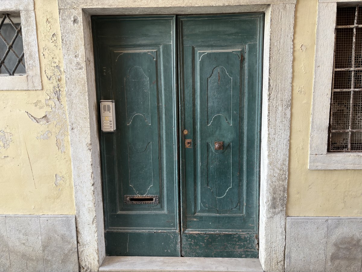 We challenge you to find two doors the same in Piran old town..