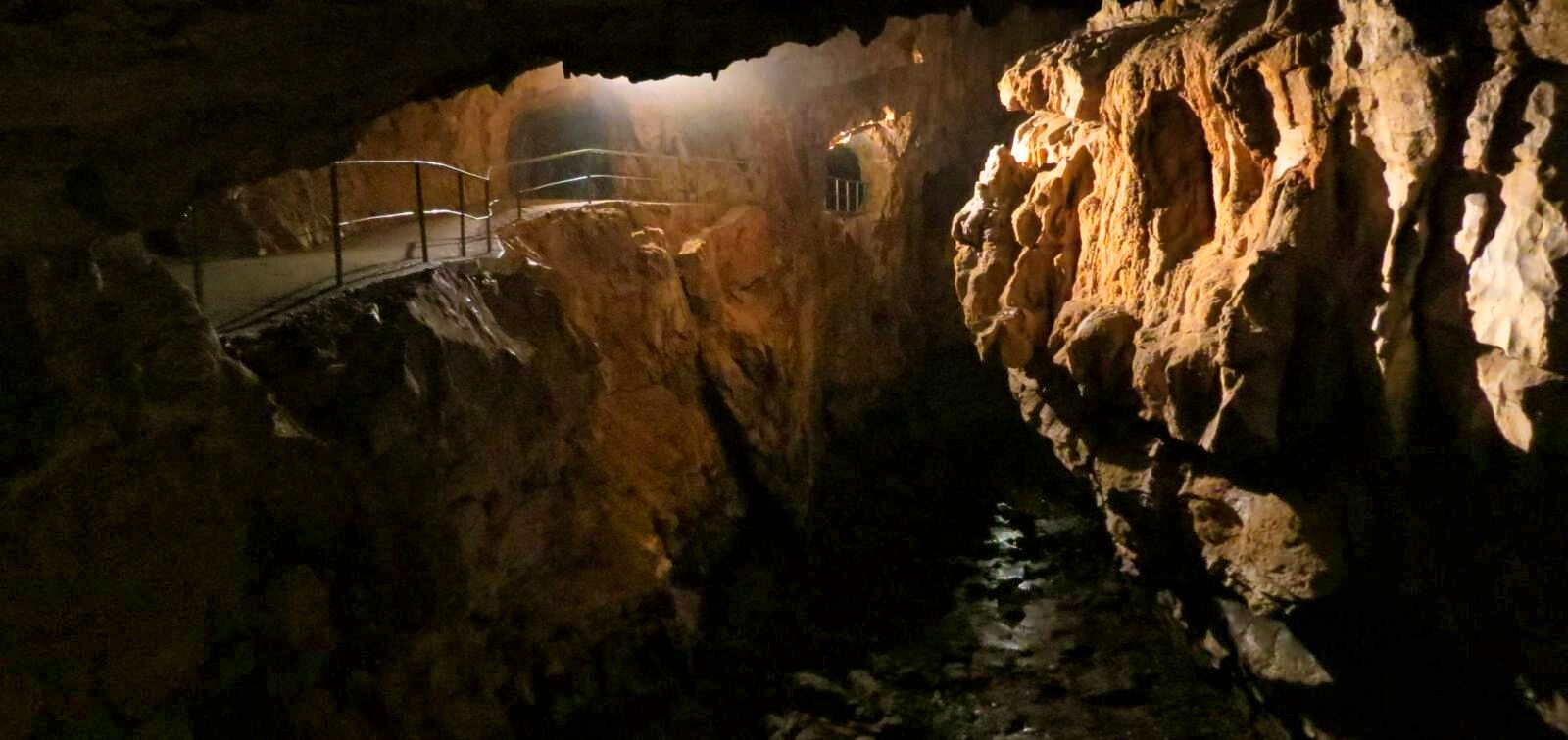 15 - pivka cave
